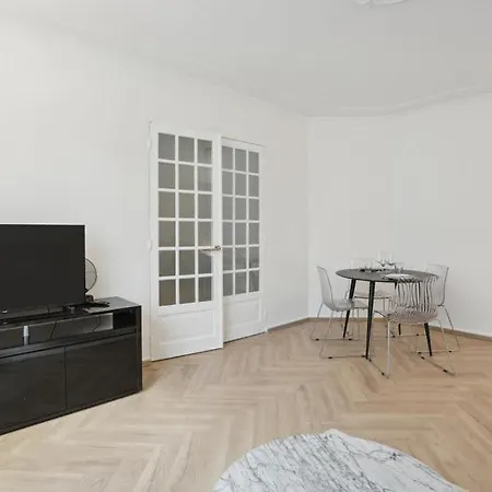 262 Montaigne - Superbe A